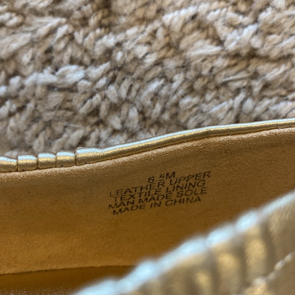 NWOT Lilly Pulitzer gold leather ballet flats - Picture 7 of 7